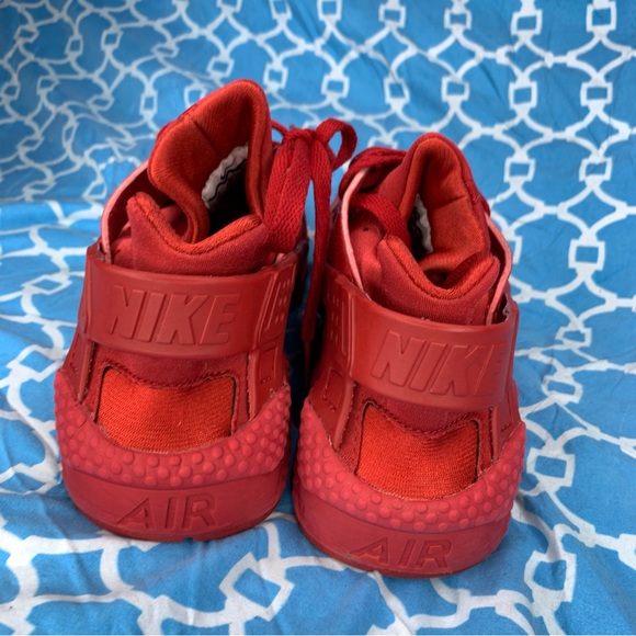 Nike Men’s size 7.5 Air Huarache Triple Red Low top classic premium sneakers og - Picture 5 of 11